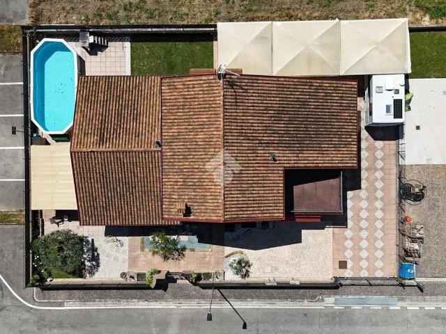 Villa Indipendente in vendita a Oppeano, Veneto