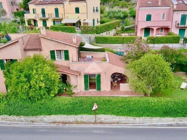 Villa Indipendente in vendita a Calice Ligure, Liguria