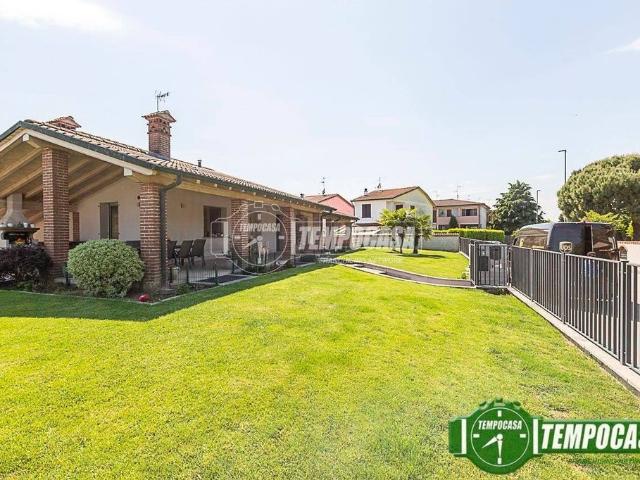 Villa Indipendente in vendita a Casaletto Ceredano, Lombardia