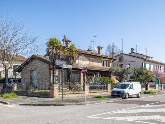 Villa Indipendente in vendita a Ravenna, Reggio Emilia