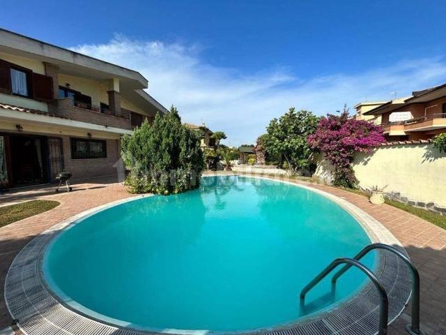 Villa Indipendente in vendita a Borgo Medievale, Roma Capitale