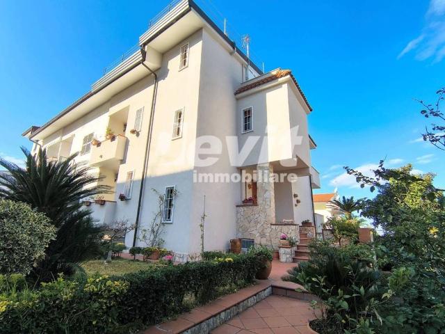 Villa Indipendente in vendita a Pollena Trocchia, Campania