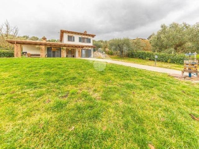 Villa Indipendente in vendita a Monte San Biagio, Roma Capitale