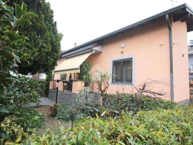 Villa Indipendente in vendita a Rho, Lombardia