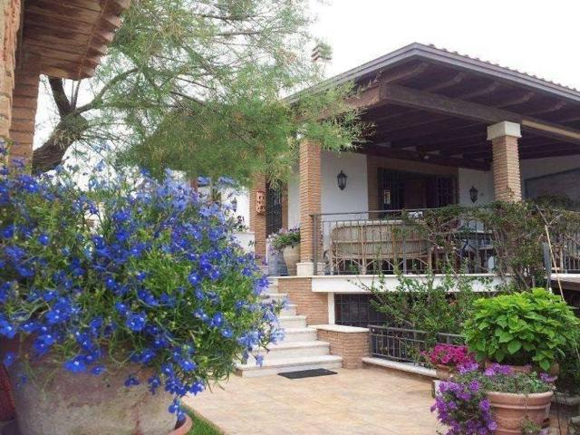 Villa Indipendente in vendita a Terracina, Lazio