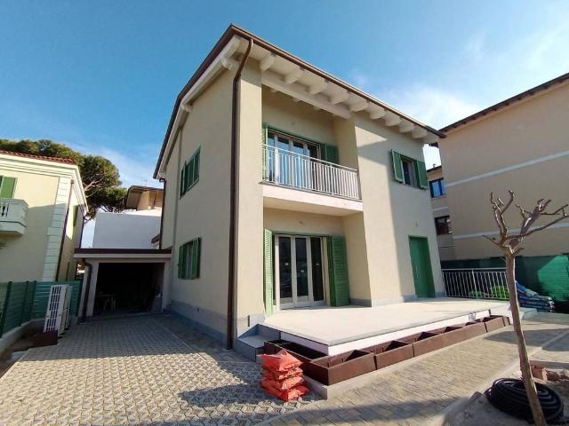 Villa Indipendente in vendita a Tonfano, Toscana