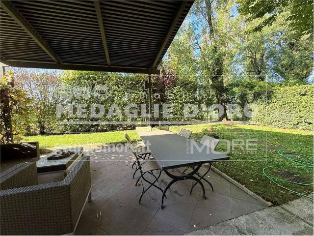Villa Indipendente in vendita a San Faustino-Madonnina-Quattroville, Modena