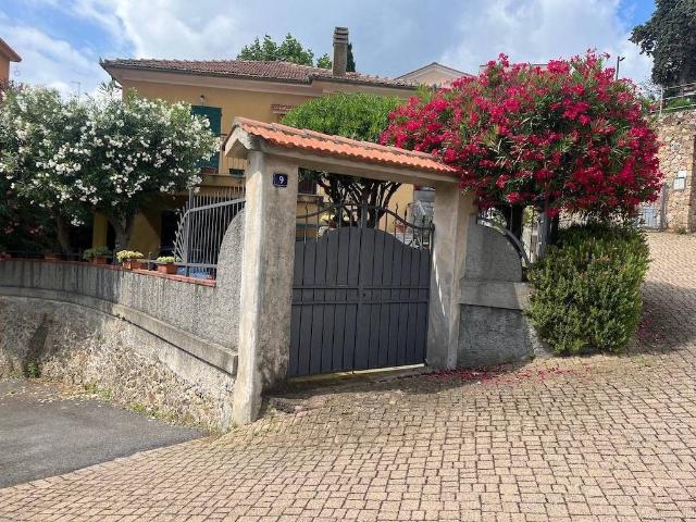 Villa Indipendente in vendita a Spotorno, Liguria