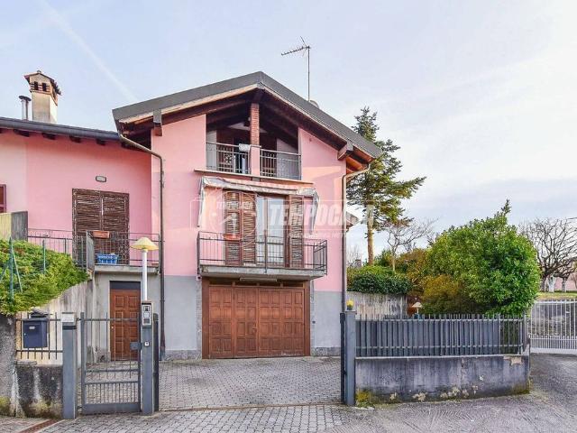 Villa Indipendente in vendita a Rovascio, Tavernerio