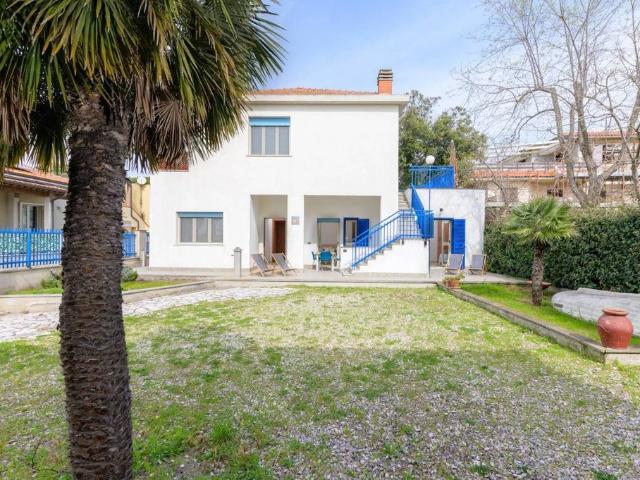 Villa Indipendente in vendita a Follonica, Toscana