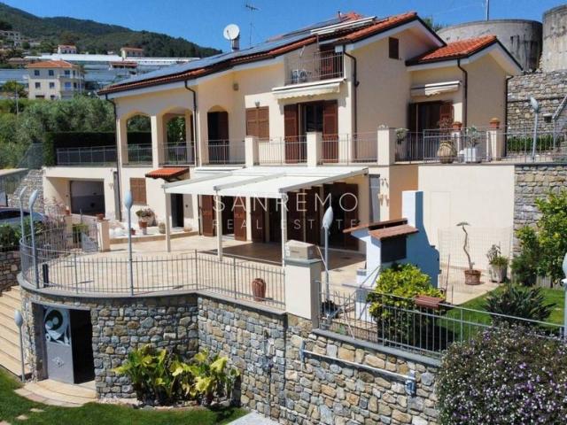 Villa Indipendente in vendita a San Lorenzo, San Remo