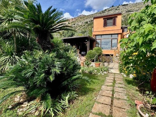 Villa Indipendente in vendita a Terracina, Lazio