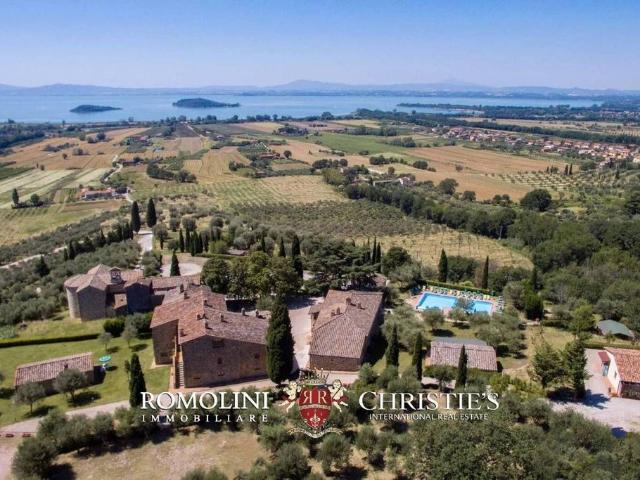 Villa Indipendente in vendita a Tuoro Sul Trasimeno, Umbria