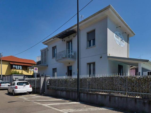 Villa Indipendente in vendita a Limbiate, Lombardia