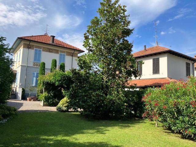 Villa Indipendente in vendita a Corbetta, Lombardia