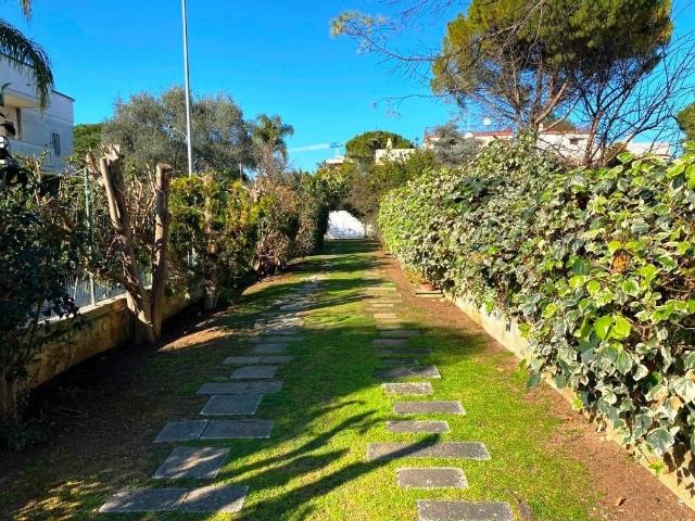 Villa Indipendente in vendita a Municipio 4, Puglia