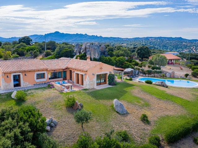Villa Indipendente in vendita a San Pantaleo, Sardigna/Sardegna