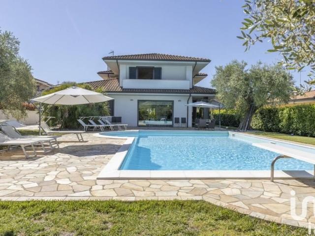 Villa Indipendente in vendita a Trecastelli, Marche