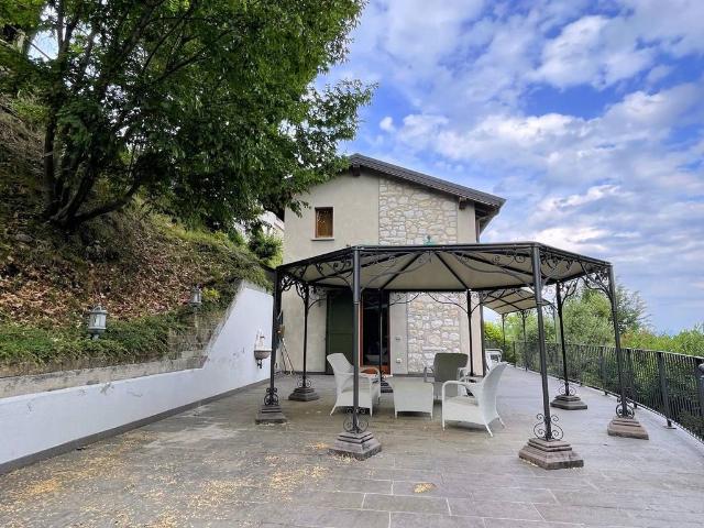 Villa Indipendente in vendita a Polpenazze, Lombardia