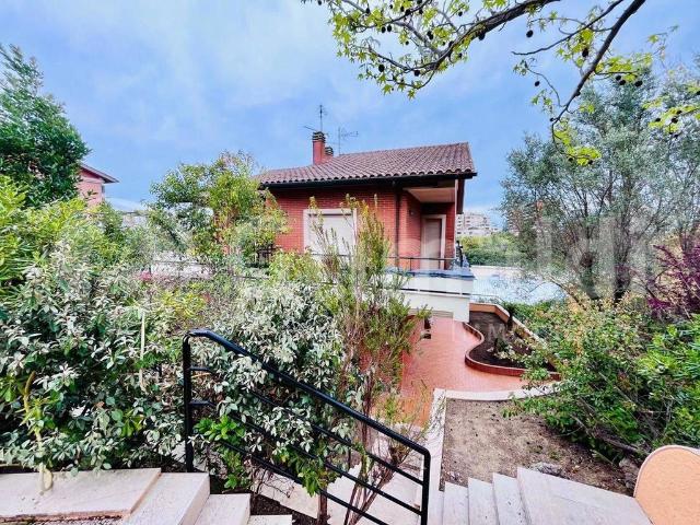 Villa Indipendente in vendita a Mostacciano, Roma Capitale