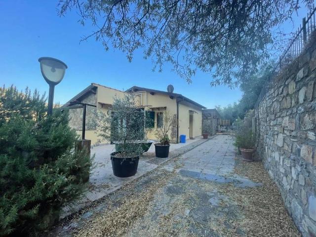 Villa Indipendente in vendita a Castellaro, Liguria