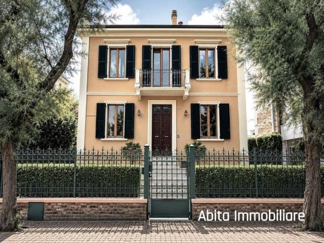 Villa Indipendente in vendita a Centro Storico, Marche