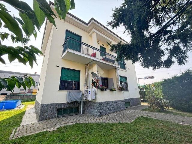 Villa Indipendente in vendita a Lissone, Lombardia
