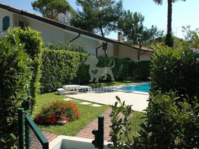 Villa Indipendente in vendita a Lignano Pineta
