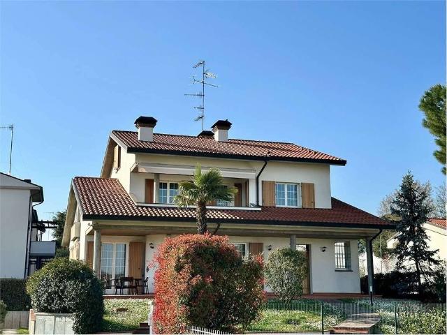 Villa Indipendente in vendita a Nuovo Circondario Imolese, Imola