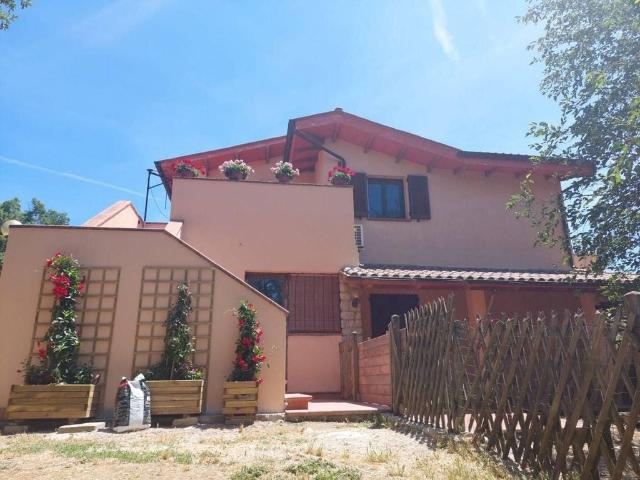 Villa Indipendente in vendita a Passignano Sul Trasimeno, Umbria