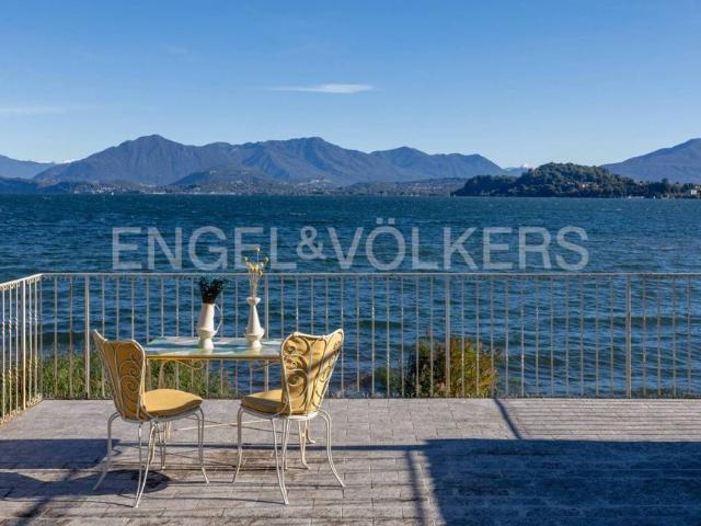 Villa Indipendente in vendita a Ranco, Lombardia