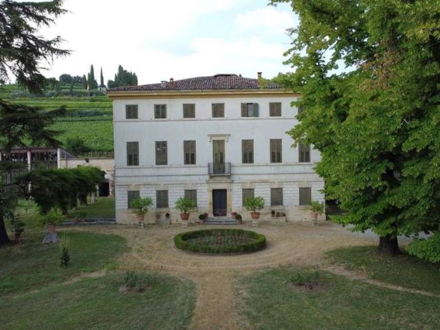 Villa Indipendente in vendita a Lavagno, Vago