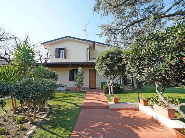 Villa Indipendente in vendita a Lugana, Sirmione