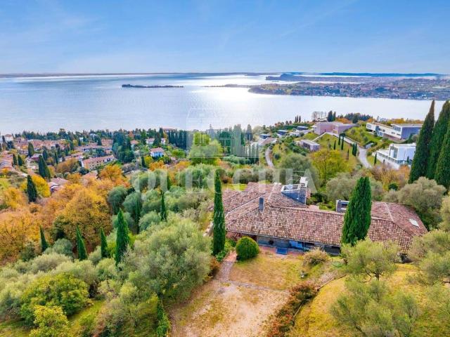 Villa Indipendente in vendita a Comunità Montana Parco Alto Garda bresciano, Gardone Riviera