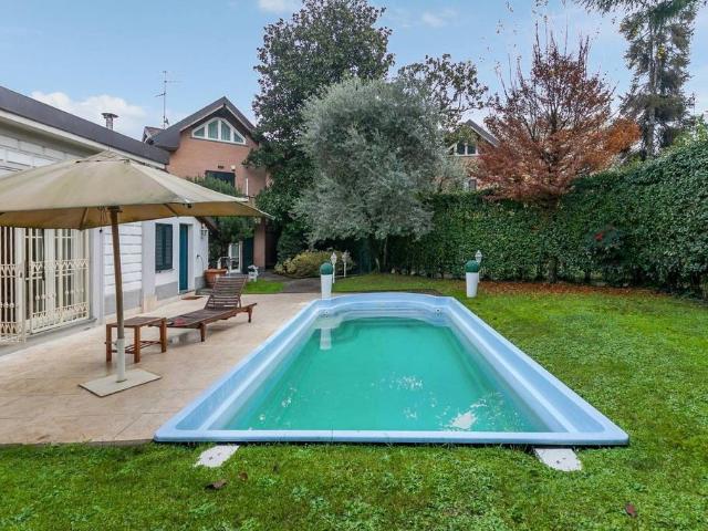 Villa Indipendente in vendita a Zona Omogenea Milano Nord, Cusano Milanino