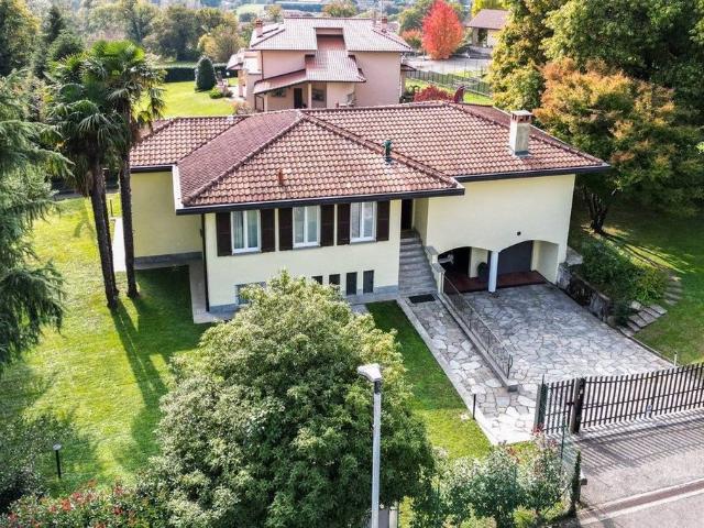 Villa Indipendente in vendita a Barasso, Lombardia