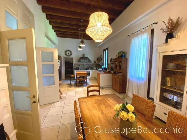 Villa Indipendente in vendita a Rosà, Veneto