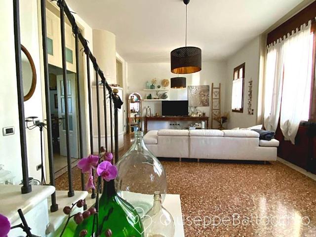 Villa Indipendente in vendita a Rosà, Veneto