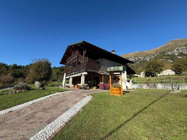 Villa Indipendente in vendita a Castione Della Presolana, Lombardia
