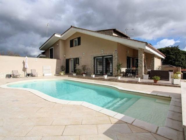Villa Indipendente in vendita a Roma Capitale, Lazio