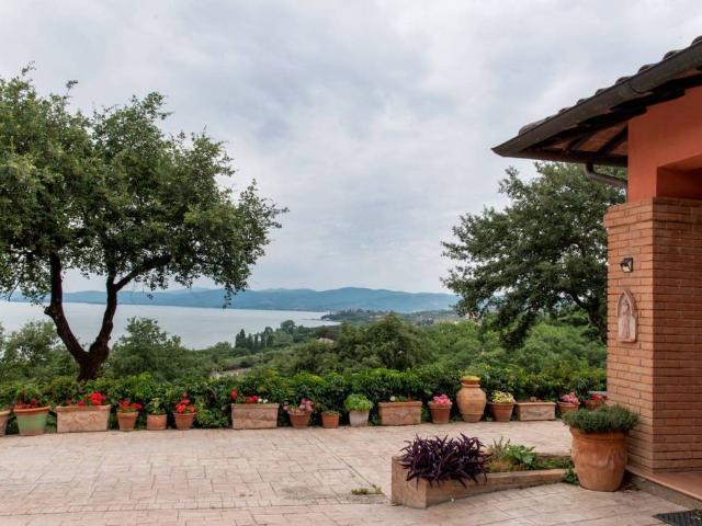 Villa Indipendente in vendita a Magione, Umbria