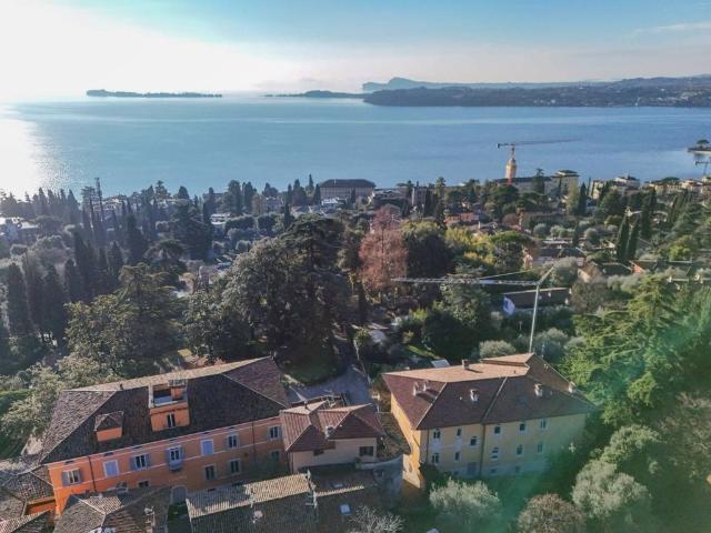 Villa Indipendente in vendita a Comunità Montana Parco Alto Garda bresciano, Gardone Riviera