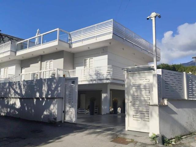 Villa Indipendente in vendita a Boscotrecase, Campania