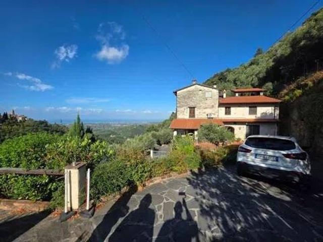 Villa Indipendente in vendita a Camaiore, Toscana
