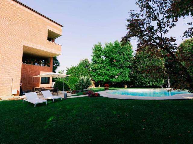 Villa Indipendente in vendita a Bernareggio, Lombardia