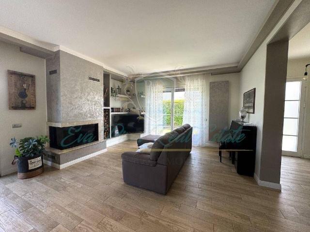 Villa Indipendente in vendita a Castiraga Vidardo, Lombardia