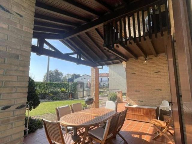 Villa Indipendente in vendita a Besana In Brianza, Lombardia