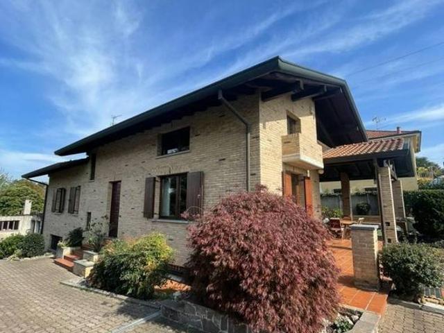Villa Indipendente in vendita a Besana In Brianza, Lombardia