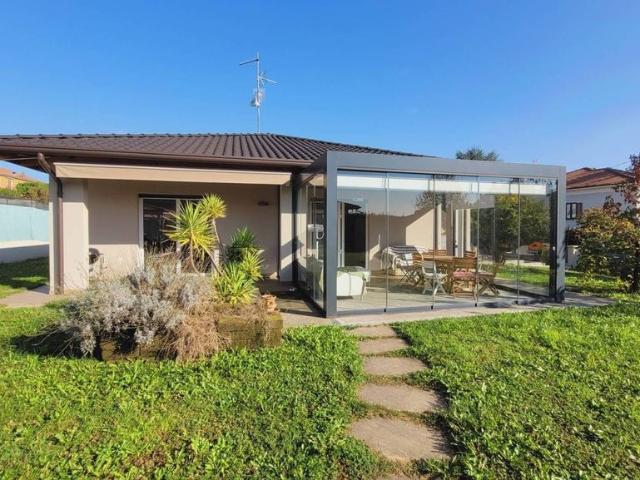 Villa Indipendente in vendita a Carnago, Lombardia