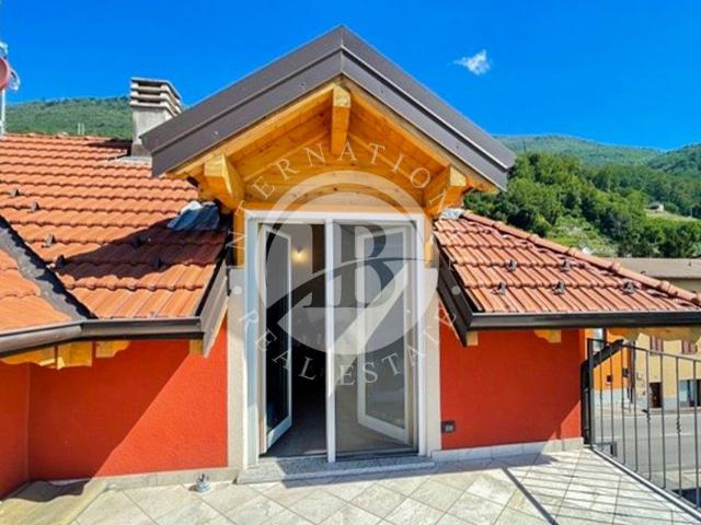 Villa Indipendente in vendita a Sorico, Lombardia